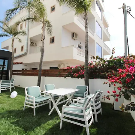 Valmar Hotel