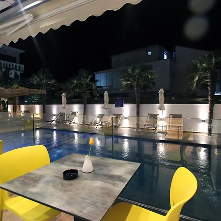 Valmar فندق كساميل